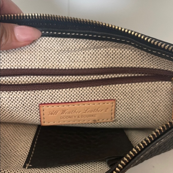 Black and Tan Leather Shoulder Bag - Picture 6 of 12